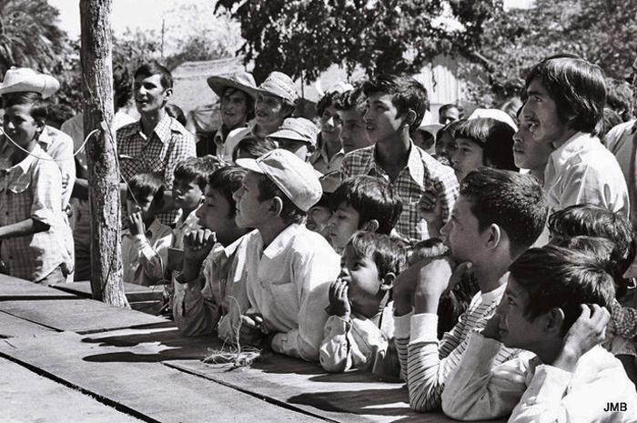 AÑO 1982 - BLANCO Y NEGRO - VIDA CAMPESINA EN PARAGUAY (JOSÉ MARÍA BLANCH)